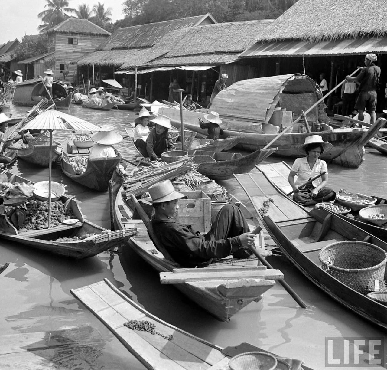 Fascinating Vintage Photos of Life on Bangkok's Chao Phraya River in the 1950s