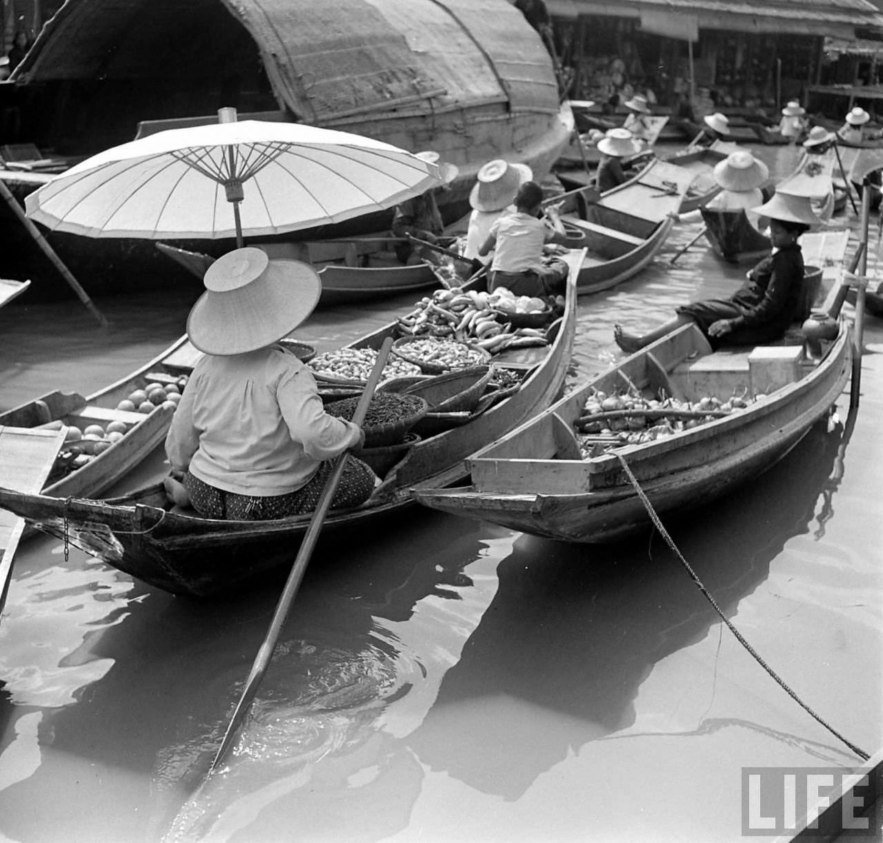 Fascinating Vintage Photos of Life on Bangkok's Chao Phraya River in the 1950s