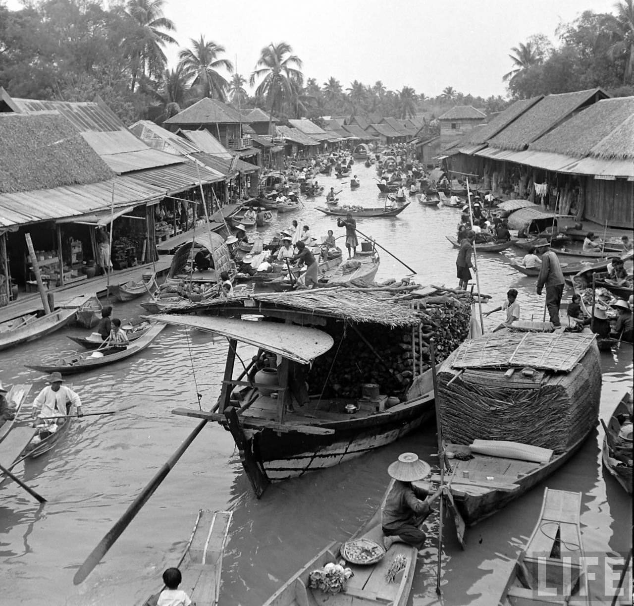 Fascinating Vintage Photos of Life on Bangkok's Chao Phraya River in the 1950s