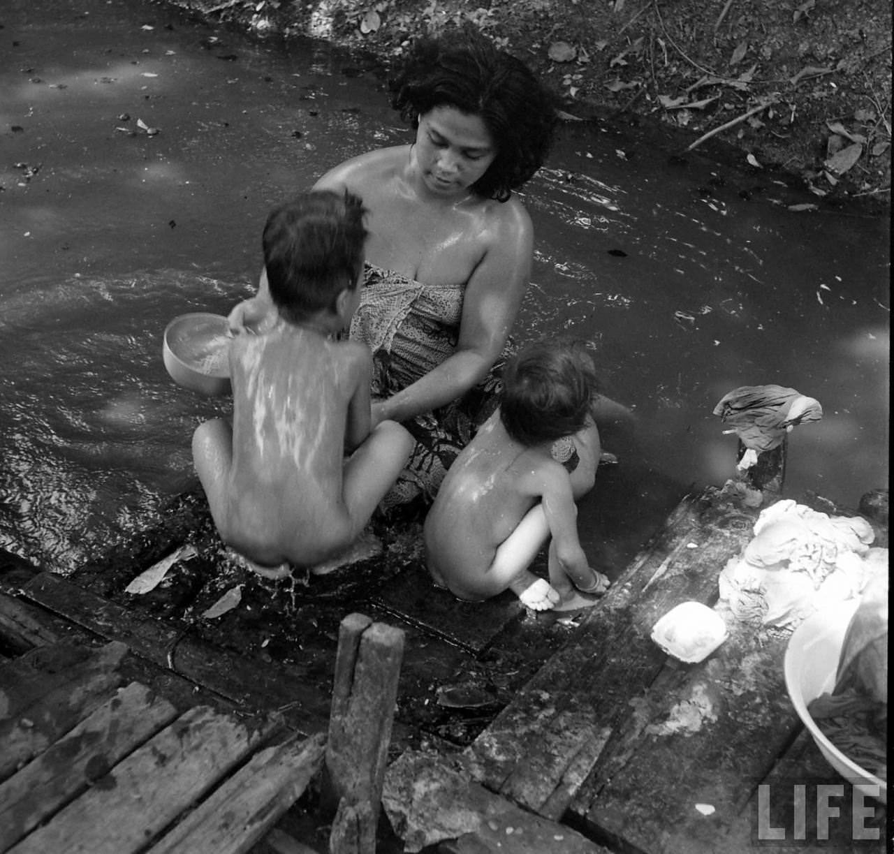 Fascinating Vintage Photos of Life on Bangkok's Chao Phraya River in the 1950s