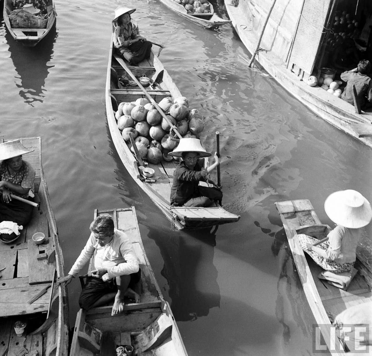 Fascinating Vintage Photos of Life on Bangkok's Chao Phraya River in the 1950s