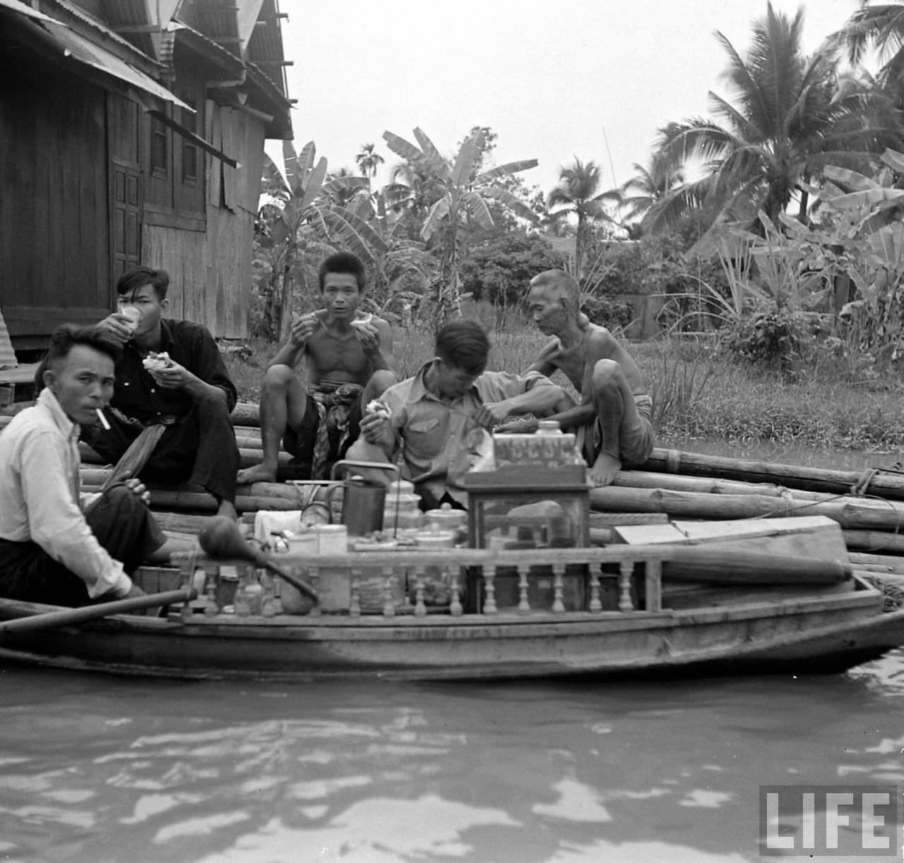 Fascinating Vintage Photos of Life on Bangkok's Chao Phraya River in the 1950s