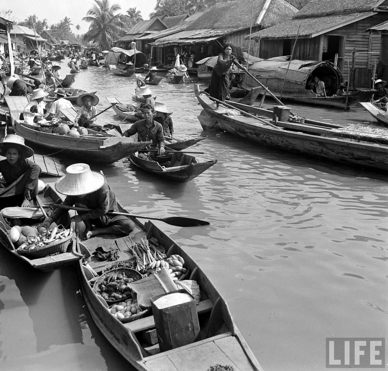 Fascinating Vintage Photos of Life on Bangkok's Chao Phraya River in the 1950s