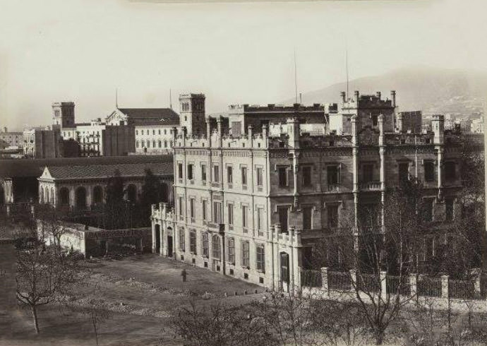 Casa Gibert, Plaça Catalunya