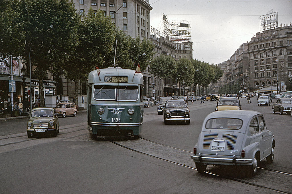 Stunning Color Photos of Barcelona Tramways in the 1960s