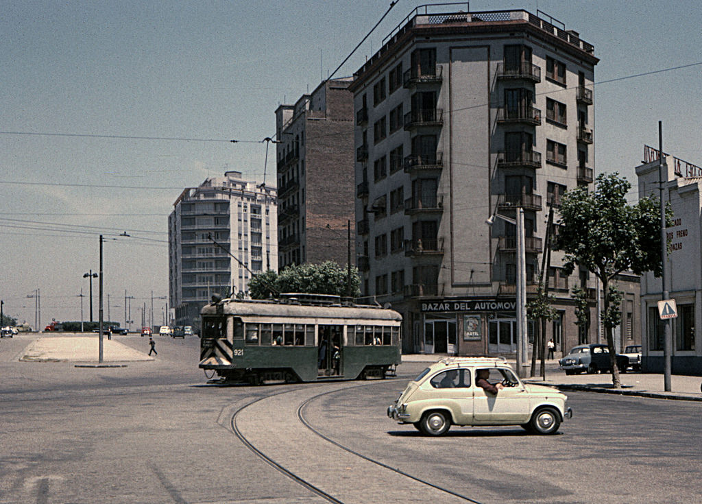 Stunning Color Photos of Barcelona Tramways in the 1960s