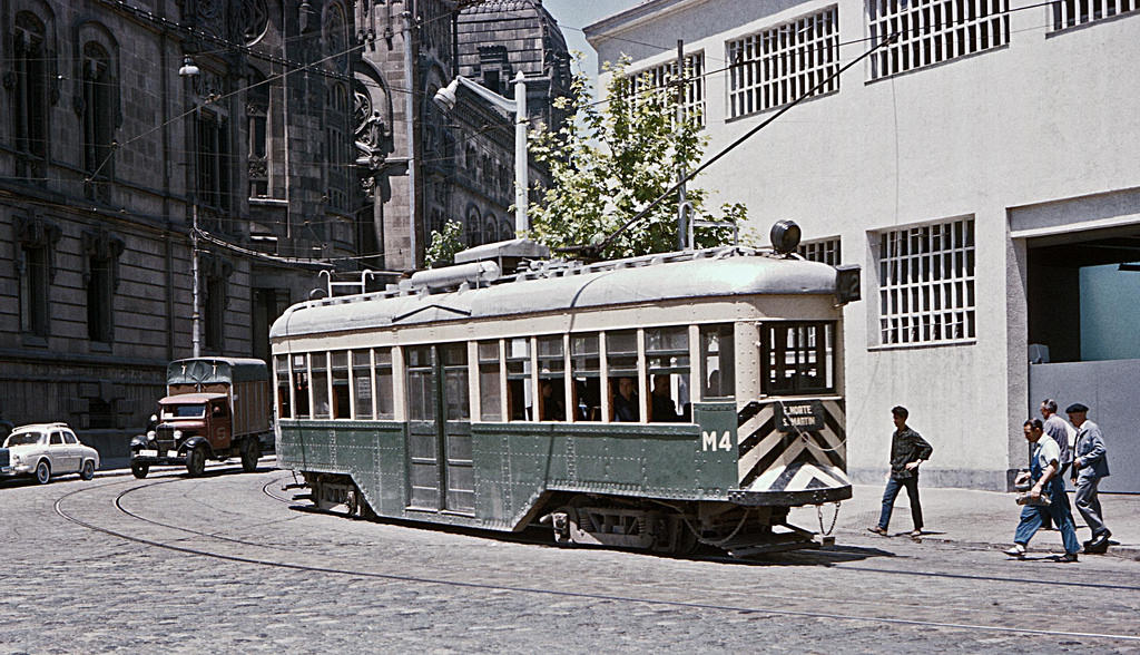 Stunning Color Photos of Barcelona Tramways in the 1960s