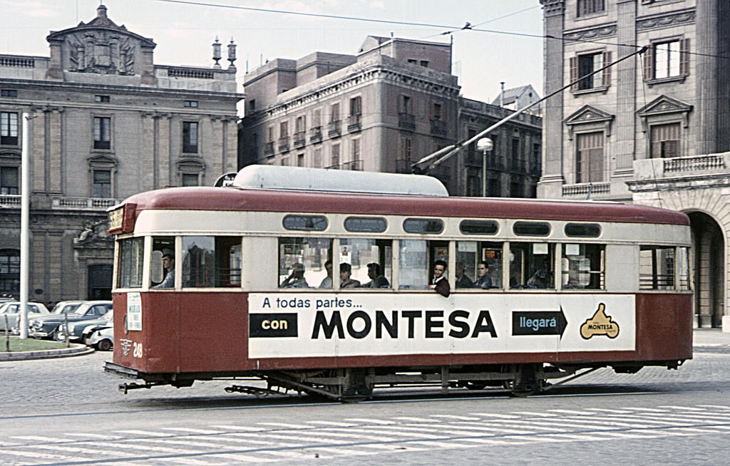 Stunning Color Photos of Barcelona Tramways in the 1960s