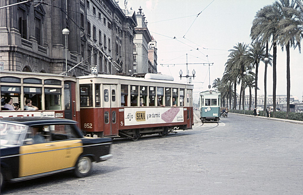 Stunning Color Photos of Barcelona Tramways in the 1960s