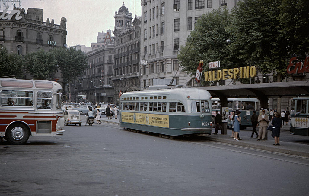 Stunning Color Photos of Barcelona Tramways in the 1960s