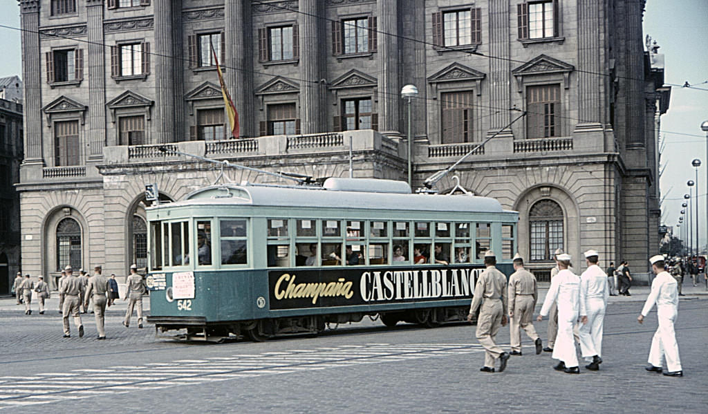 Stunning Color Photos of Barcelona Tramways in the 1960s