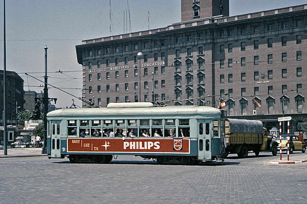 Stunning Color Photos of Barcelona Tramways in the 1960s