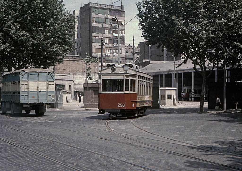 Stunning Color Photos of Barcelona Tramways in the 1960s