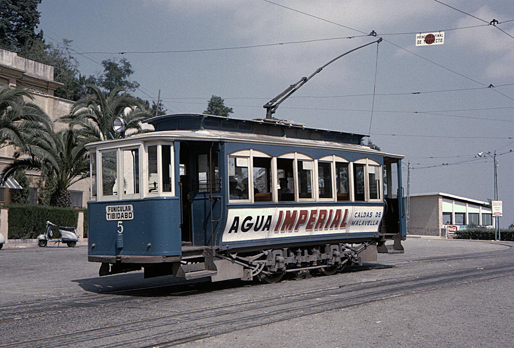 Stunning Color Photos of Barcelona Tramways in the 1960s