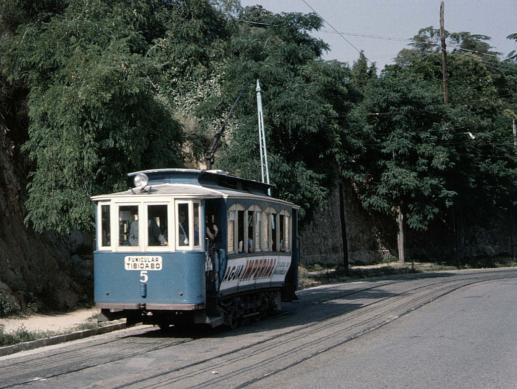 Stunning Color Photos of Barcelona Tramways in the 1960s