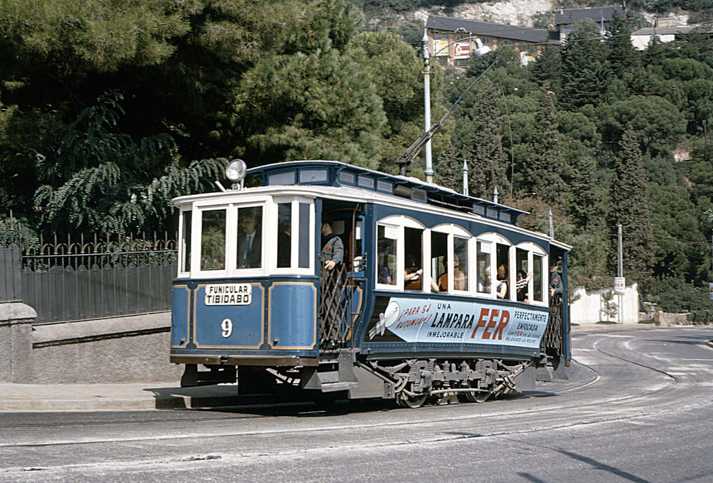 Stunning Color Photos of Barcelona Tramways in the 1960s