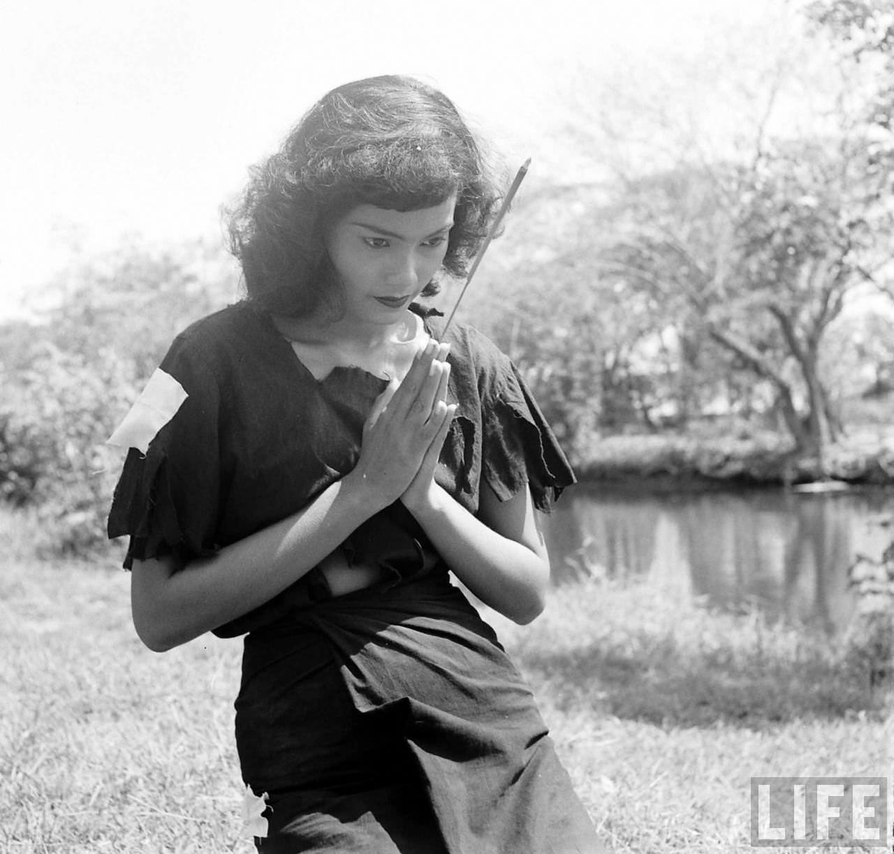 Stunning Portraits of a Beautiful Bangkok Girl in the Garden, 1950s