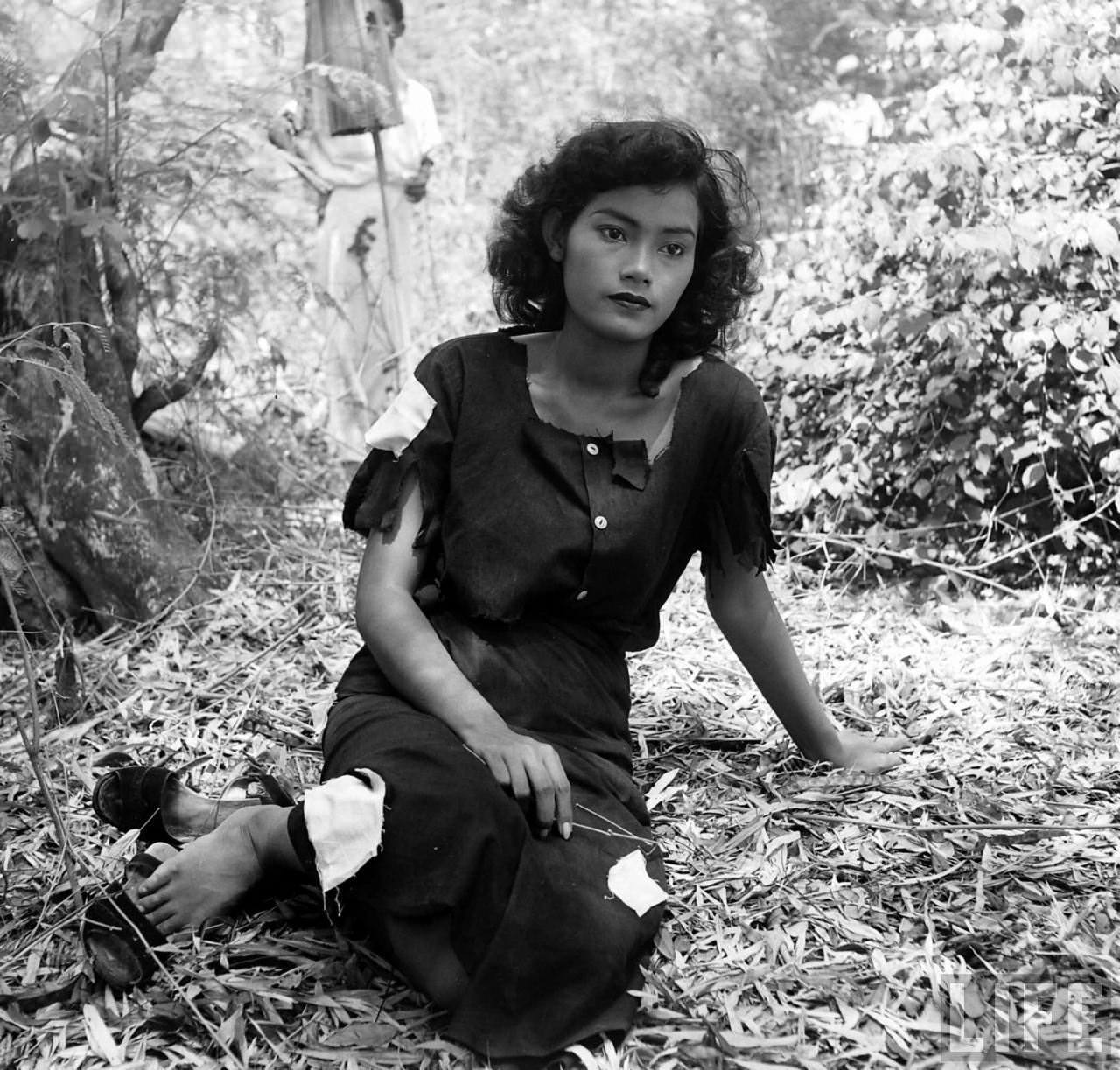 Stunning Portraits of a Beautiful Bangkok Girl in the Garden, 1950s