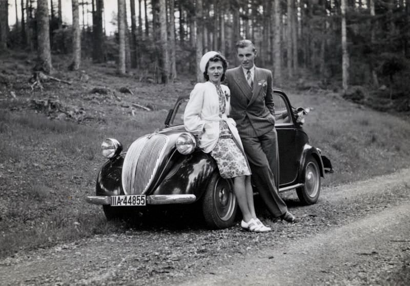 Lovely Vintage Photos of Beautiful Couples from the 1930s