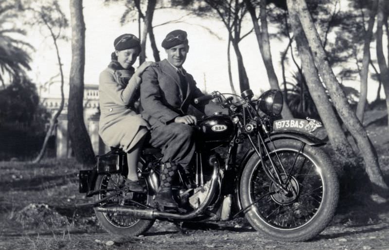 Lovely Vintage Photos of Beautiful Couples from the 1930s