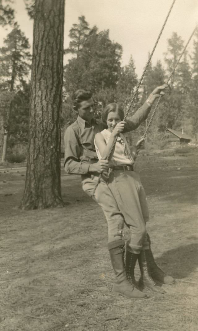 Lovely Vintage Photos of Beautiful Couples from the 1930s