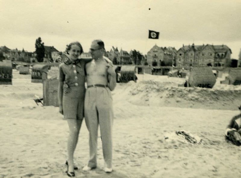 Lovely Vintage Photos of Beautiful Couples from the 1930s