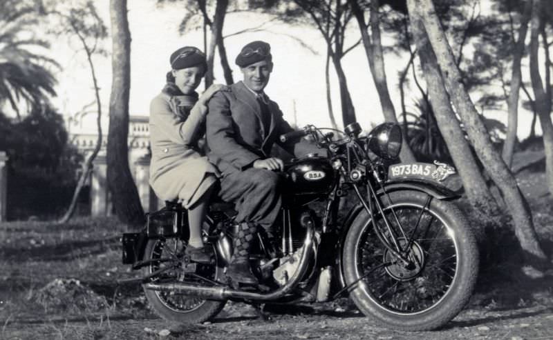 Lovely Vintage Photos of Beautiful Couples from the 1930s