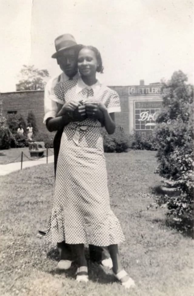 Lovely Vintage Photos of Beautiful Couples from the 1930s