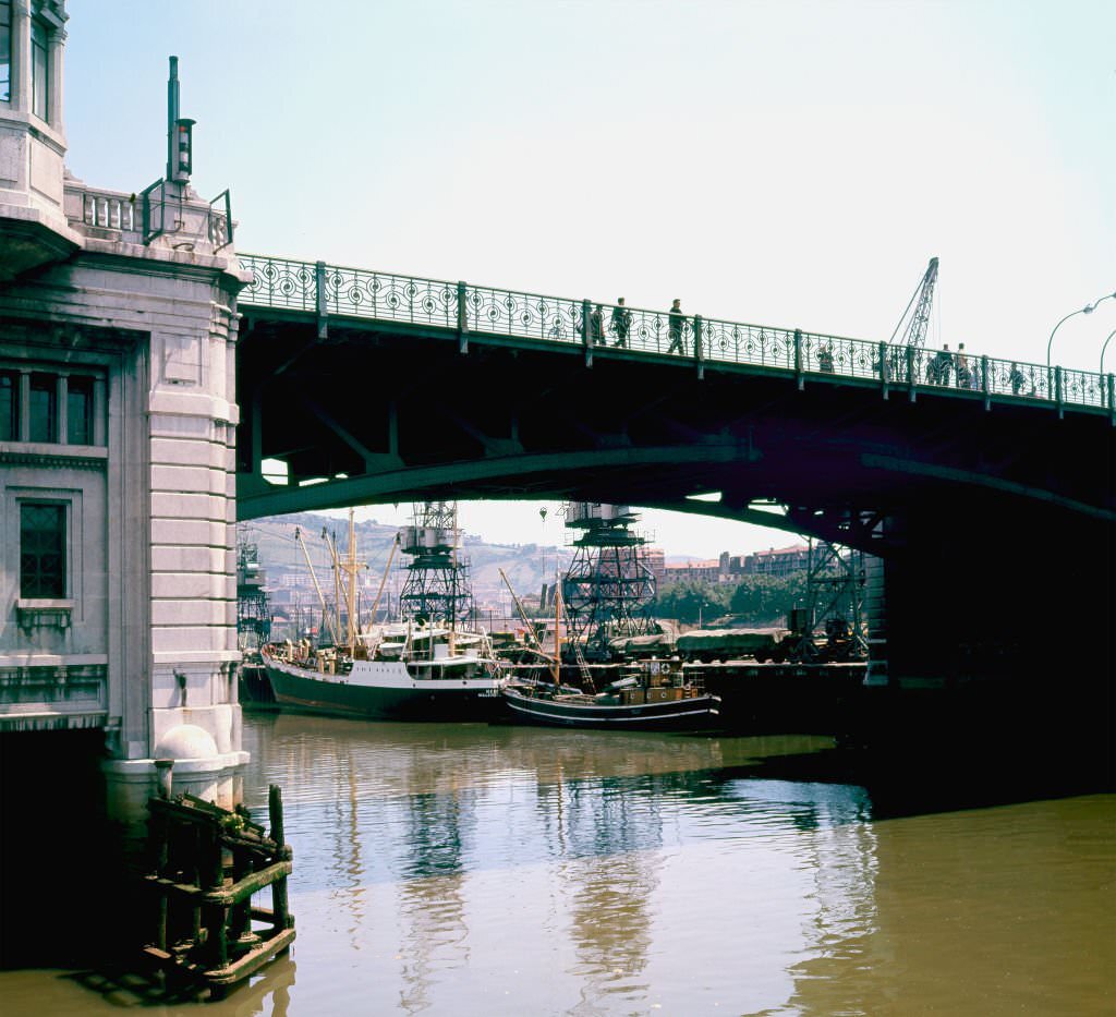 “Rua of the Alameda” and bridge of “El Generalisimo”, Bilbao, Vizcaya, Spain, 1965.