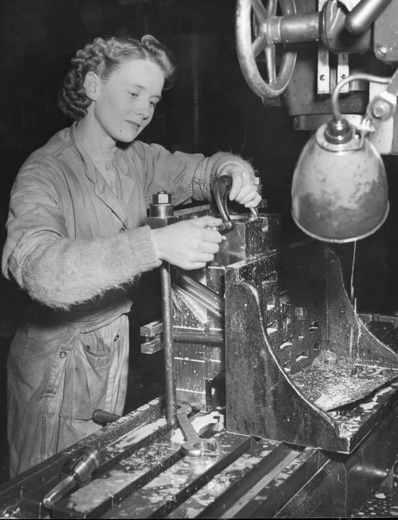 A woman using a micropeter in the manufacture of tank guns at a Royal Ordnance factory during the Second World War.