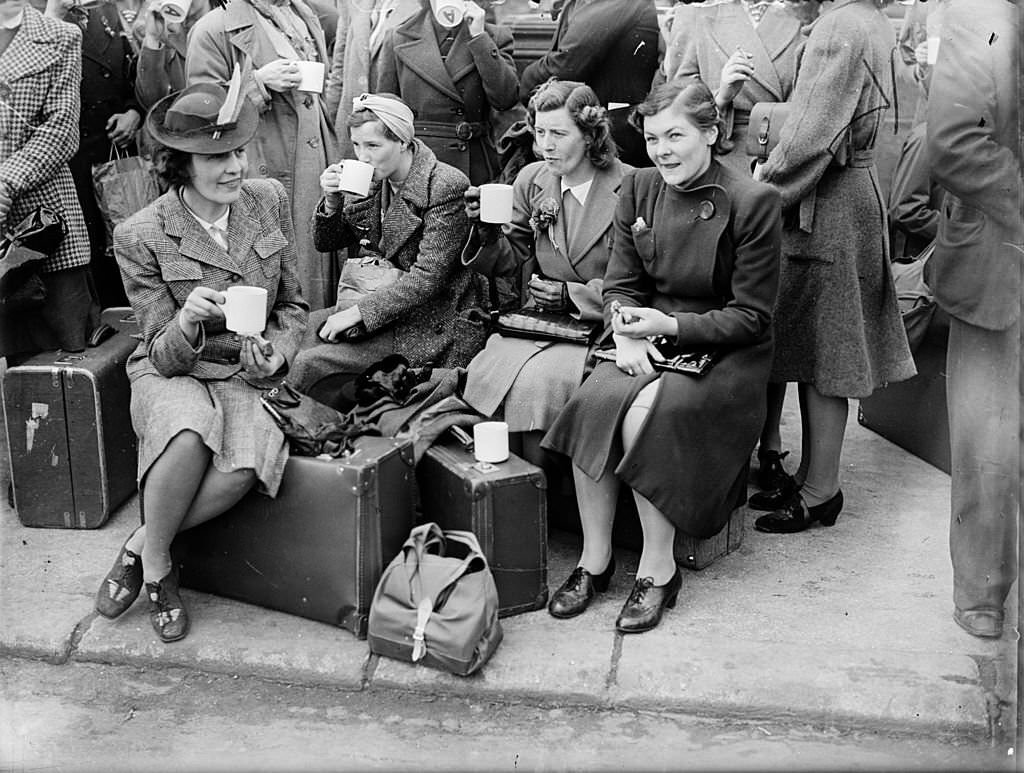 British munitions workers sent at short notice from their shell filling factory in the North-East to meet an urgent demand for labour in the North-Midlands.