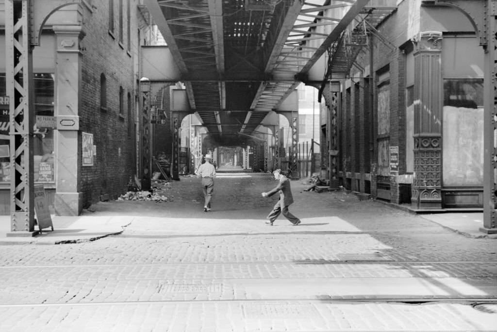 Alley and Elevated Train Tracks, Chicago, Illinois, July 1941