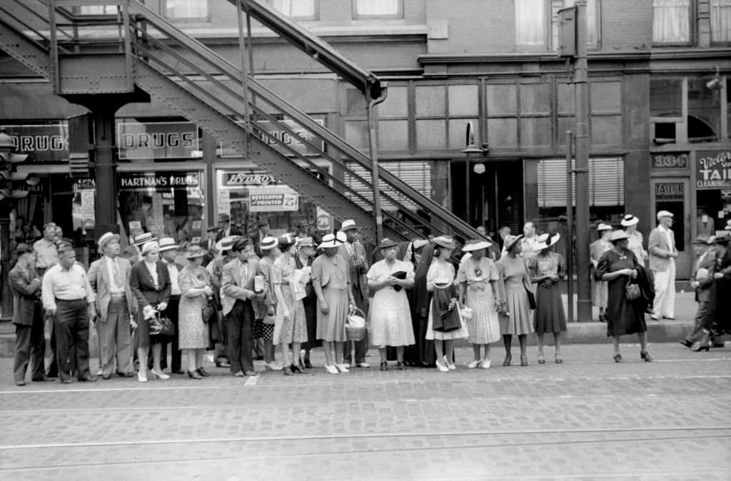 Waiting for Streetcar, Chicago, Illinois, July 1941