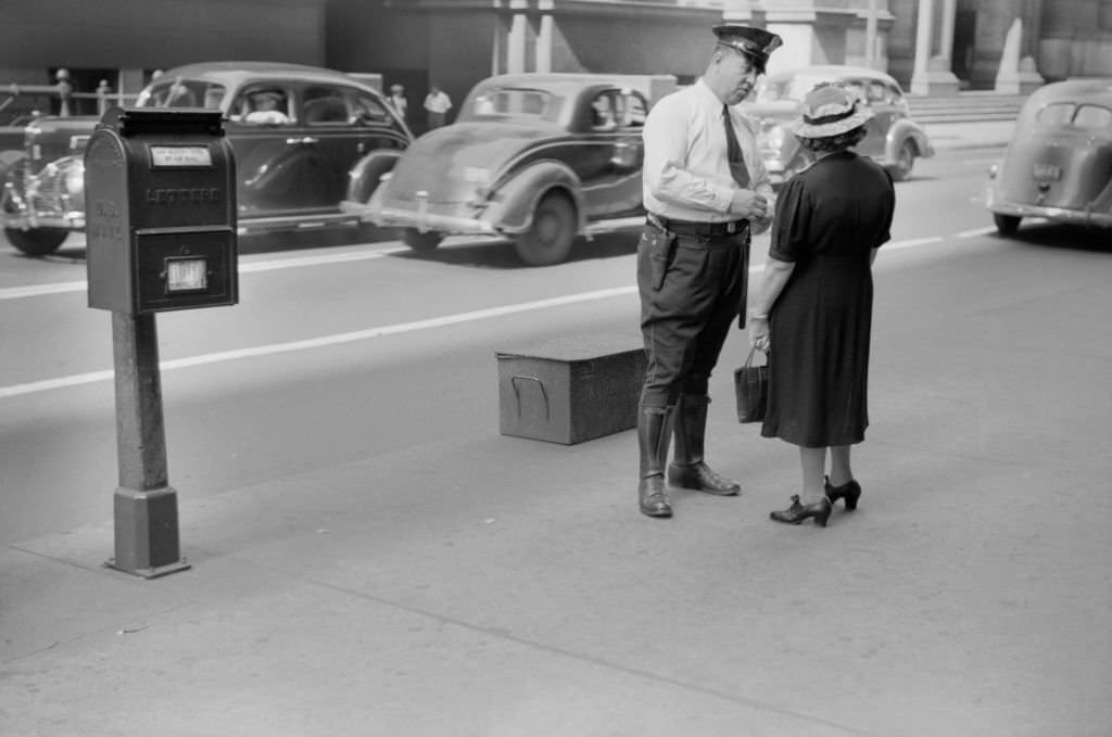 Woman Talking to Policeman, Chicago, Illinois, July 1941
