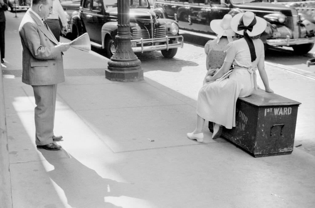 Waiting for Streetcar, Chicago, Illinois, July 1941