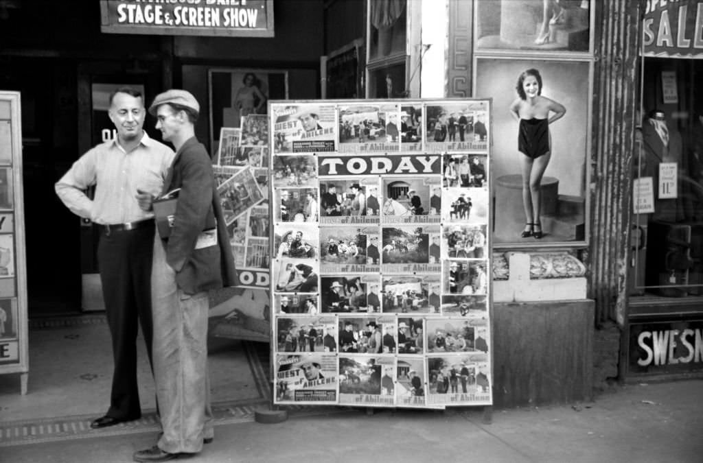 Entertainment, South State Street, Chicago, Illinois, July 1941