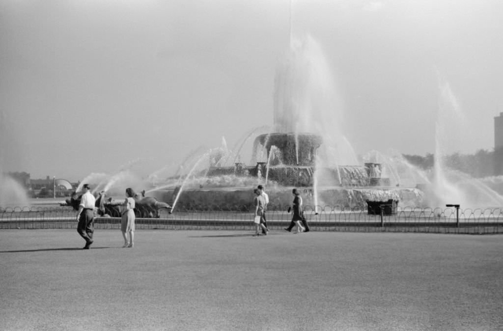 Buckingham Fountain, Grant Park, Chicago, Illinois, July 1941