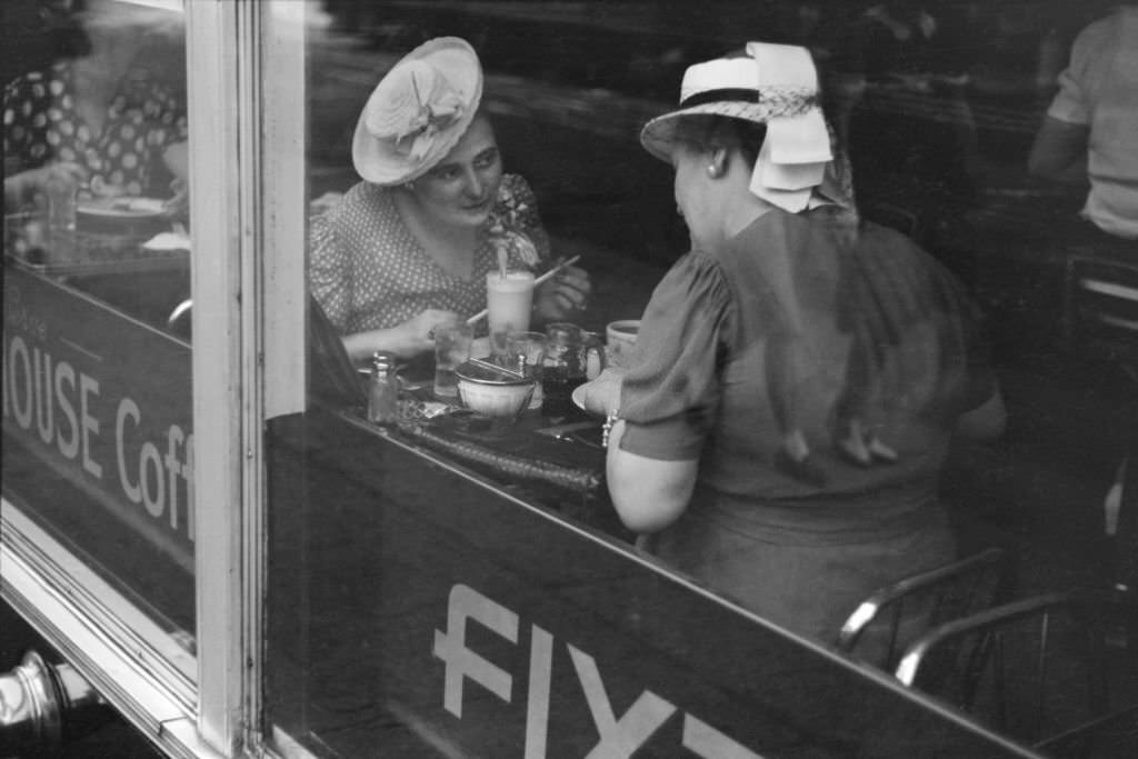 Coffee Shop, Chicago, Illinois, July 1941