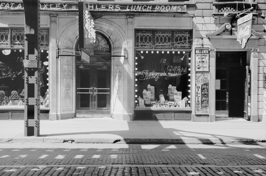 Cafeteria, Chicago, Illinois, July 1941