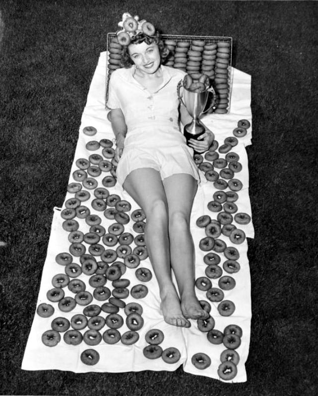 The Bizarre and Beautiful Donut Queens from the 1940s and 1950s
