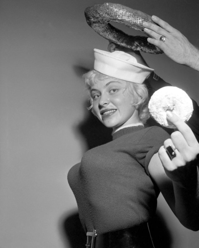 The Bizarre and Beautiful Donut Queens from the 1940s and 1950s