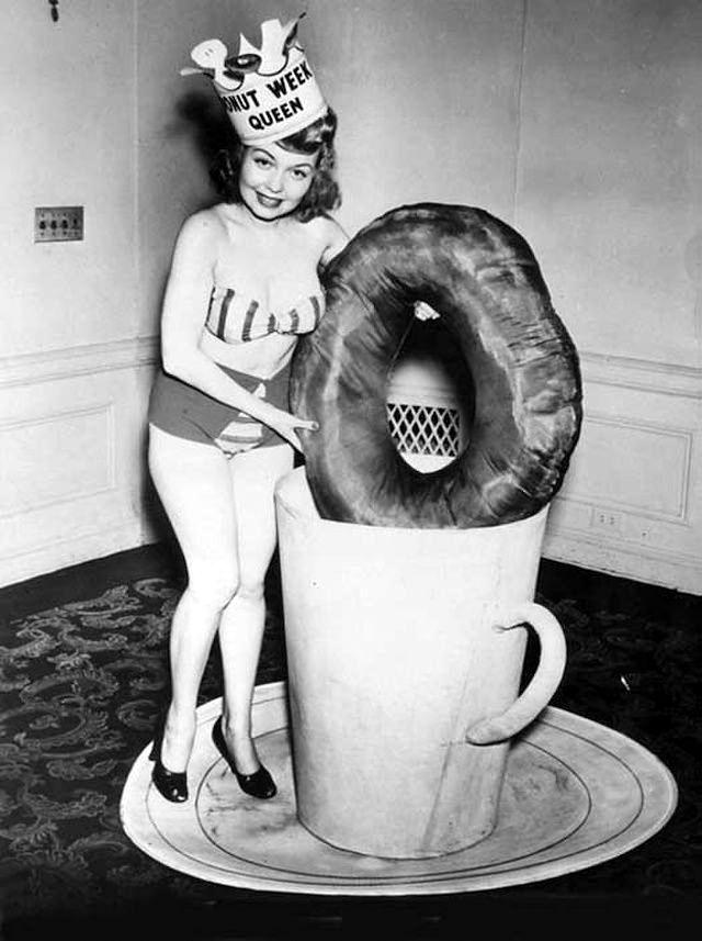 The Bizarre and Beautiful Donut Queens from the 1940s and 1950s