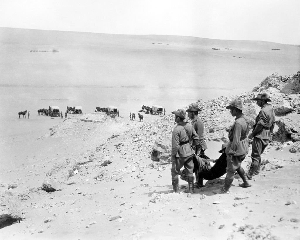 Australian ambulance staff in Egypt, 1916