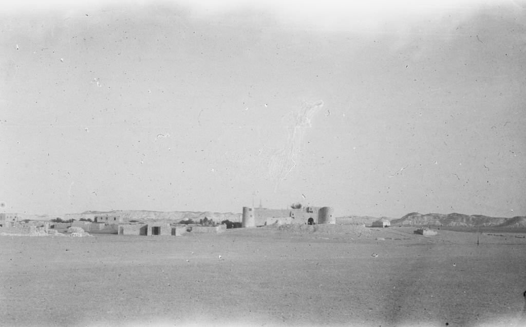 Fort and houses of Nakhl, Egypt, 1910s