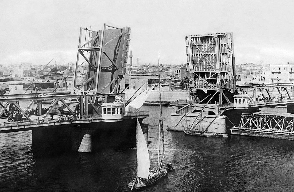Abou al-Ela bridge, bascule bridge over the Nile, 1912