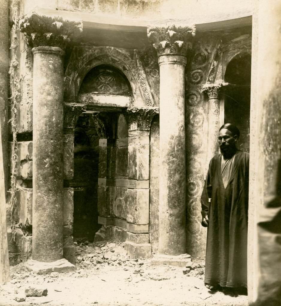 Western gate of northern apse, Red Convent, 1912
