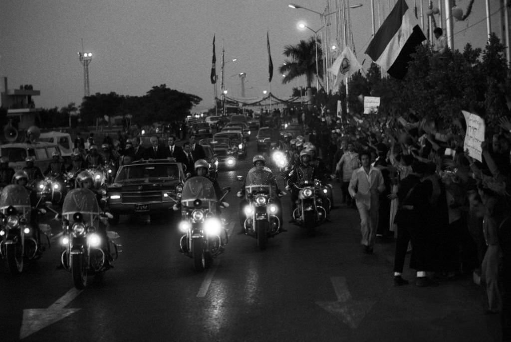 Supporters during the triumphant return of Egyptian President Anouar el-Sadat to Cairo on November 21, 1977