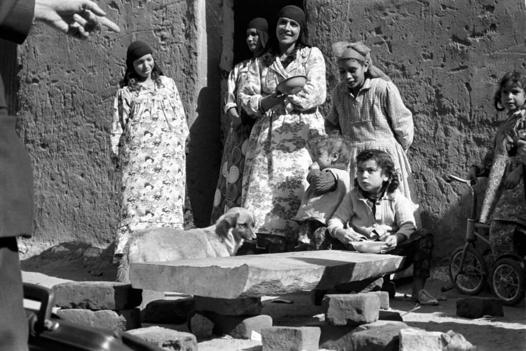 Young mothers with their children in front of a house in Cairo, 1972