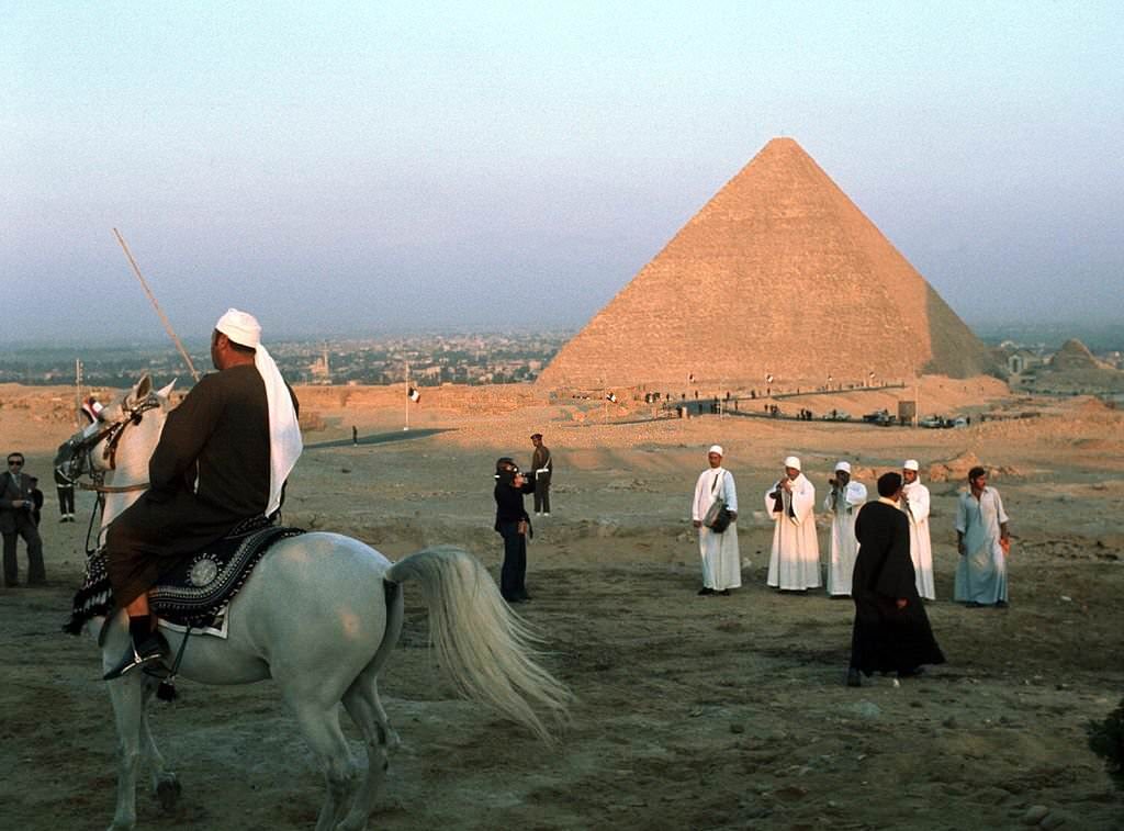 A general view of a group of Egyptians near the Pyramid of Kheops, 1970s
