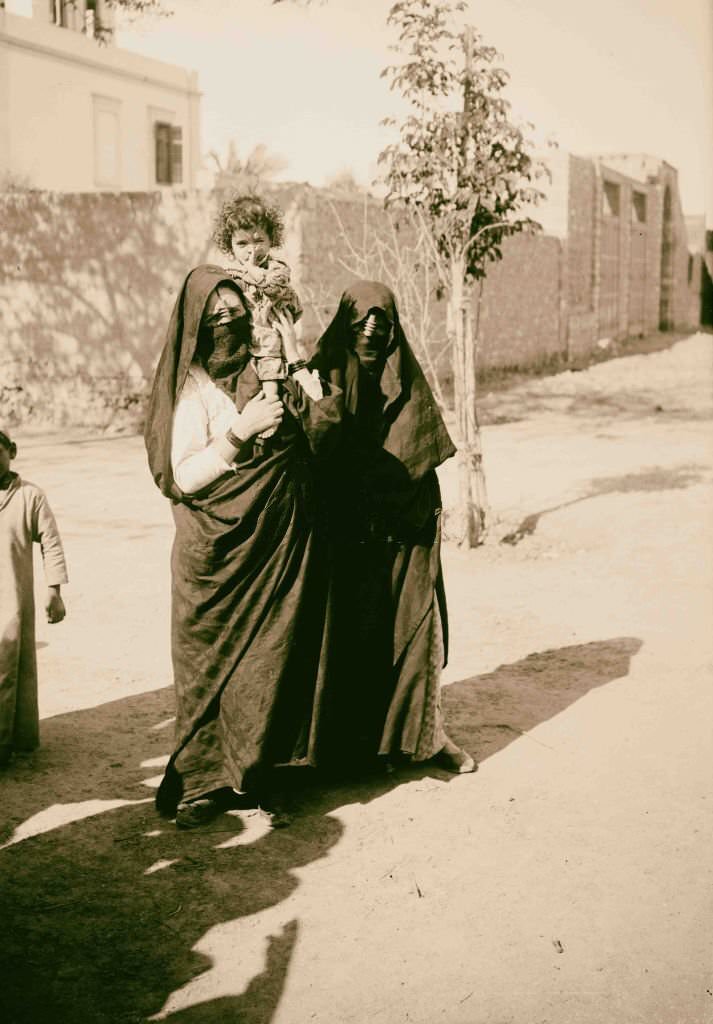 Native women and child, Egypt, 1900